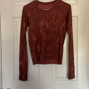 Patterned long sleeve race length swiftly